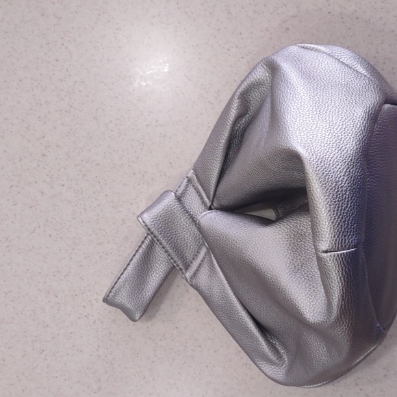 The drop silver metallic handbag NWOT - Picture 7 of 13